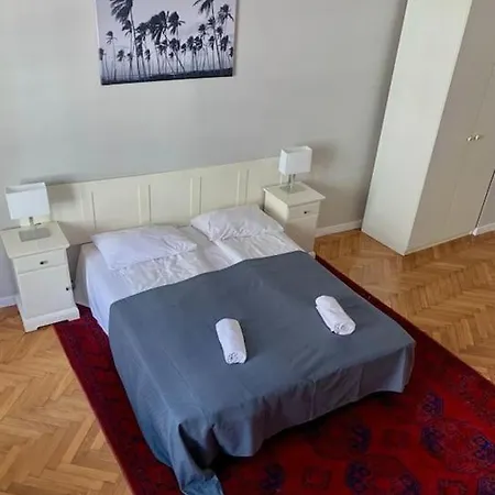Apartment Florianska Grand 2 *